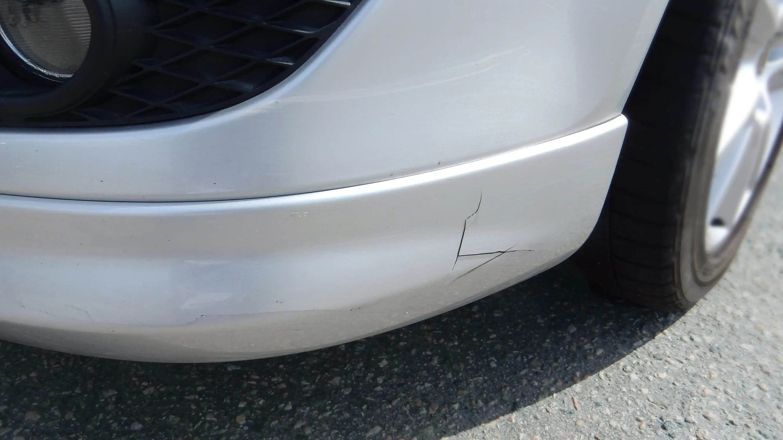 https://repair2care.com/wp-content/uploads/Broken_car_bumper_before_repair-scaled.webp