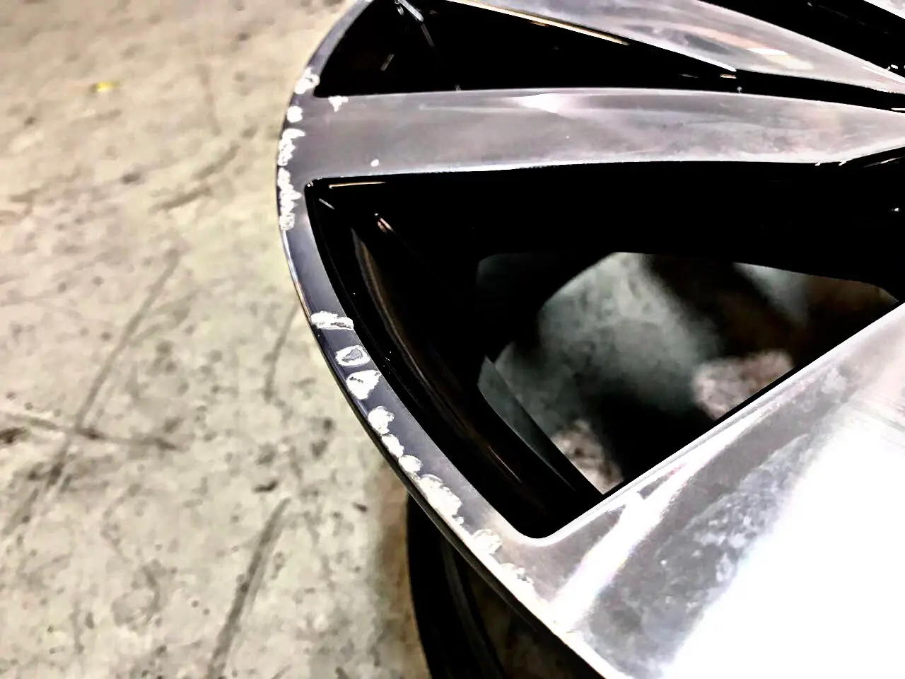 Diamond cut alloy wheel with curb damage
