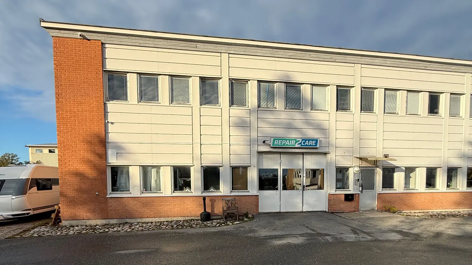 Repair2Care Tyresö i Stockholm, Sverige från framsidan.